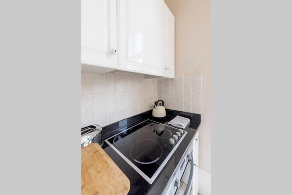 Apartmán Beautiful Studio With Private Outside Terrace Bath Exteriér fotografie